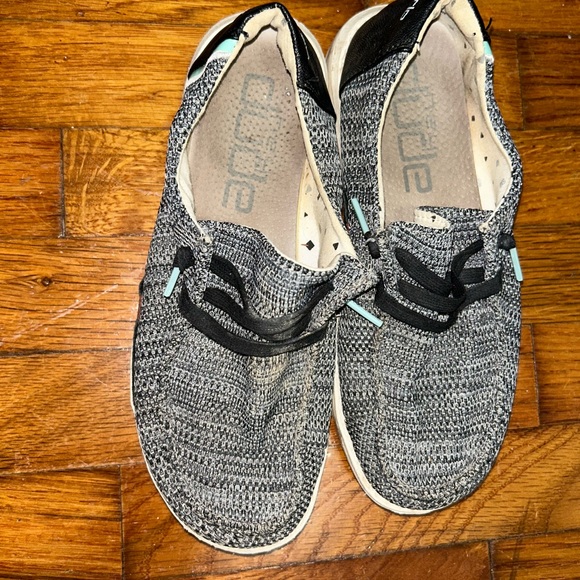 Hey Dudes!! Size 7! - Picture 2 of 4